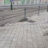 Traversée de voie non-sécurisée par des dalles podotactiles et un feu de signalisation